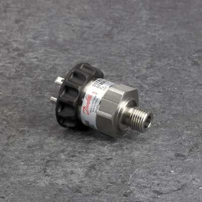 DANFOSS 078G5006 — Преобразователь (датчик) давления DST P40I, 0-4 бар, выходной сигнал 4-20 мА, присоединение по давлению G1/2, IP 65 078G5006