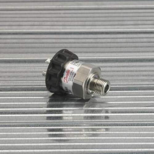 DANFOSS  078G5011 — Преобразователь (датчик) давления DST P40I, 0-100 бар, выходной сигнал 4-20 мА, присоединение по давлению G1/2, IP 65 