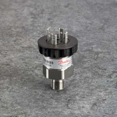 DANFOSS 078G5011 — Преобразователь (датчик) давления DST P40I, 0-100 бар, выходной сигнал 4-20 мА, присоединение по давлению G1/2, IP 65 078G5011 DANFOSS 078G5011 — Преобразователь (датчик) давления DST P40I, 0-100 бар, выходной сигнал 4-20 мА, присоединение по давлению G1/2, IP 65 078G5011